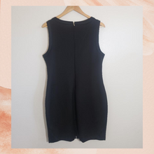 Carregue a imagem no visualizador da Galeria, NWOT Black Metallic Geometric Front Sleeveless Dress XL