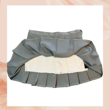 Carregue a imagem no visualizador da Galeria, Gray Pleated Mini Skirt (Pre-Loved) W33