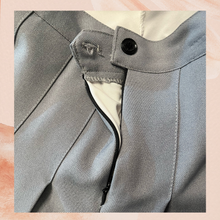 Carregue a imagem no visualizador da Galeria, Gray Pleated Mini Skirt (Pre-Loved) W33