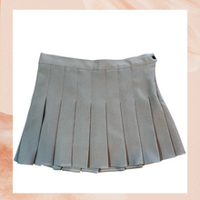 Carregue a imagem no visualizador da Galeria, Gray Pleated Mini Skirt (Pre-Loved) W33