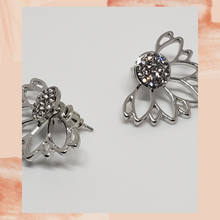 Laden Sie das Bild in den Galerie-Viewer. <transcy>"Lotus Love" Jackenohrring</transcy>