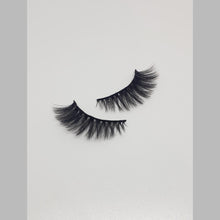 Load image into Gallery viewer, &quot;Miss Callan&quot; Magnetic Lashes
