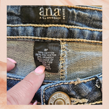 Carregue a imagem no visualizador da Galeria, A.n.a Dark Wash Embroidered Capri Jeans (Pre-Loved) Size 8P
