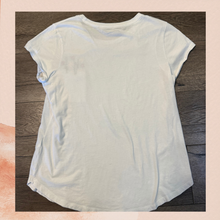 Cargue la imagen en el visor de la galería, Abercrombie &amp; Fitch Floral Basic T-Shirt (Pre-Loved) Size Medium
