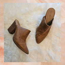 Carregue a imagem no visualizador da Galeria, Abound Camel Tan Block Heel Slip-On Mule (Pre-Loved) Size 7M
