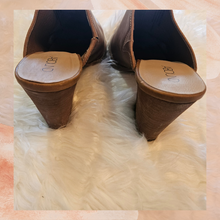 Carregue a imagem no visualizador da Galeria, Abound Camel Tan Block Heel Slip-On Mule (Pre-Loved) Size 7M
