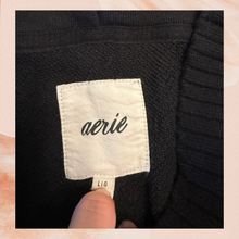 Carregue a imagem no visualizador da Galeria, Aerie Solid Black Knit Hoodie V-Neck Sweater (Pre-Loved) Size Large
