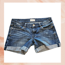 Carregue a imagem no visualizador da Galeria, Aeropostale Dark Wash Cuffed Jean Shorts (Pre-Loved) Size 3/4
