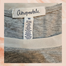 Cargue la imagen en el visor de la galería, Aeropostale Gray White Sheer Cap Sleeve Shirt (Pre-Loved) Medium
