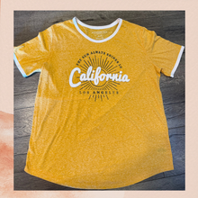 Carregue a imagem no visualizador da Galeria, Aeropostale Mustard Yellow California Classic T-Shirt (Pre-Loved) Size XL
