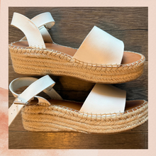 Laden Sie das Bild in den Galerie-Viewer. Aldo White Faux Leather Ankle Strap Wedge Espadrille Sandals (Pre-Loved) Size 10

