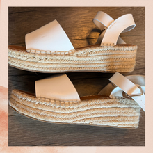 Laden Sie das Bild in den Galerie-Viewer. Aldo White Faux Leather Ankle Strap Wedge Espadrille Sandals (Pre-Loved) Size 10
