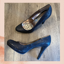 Cargue la imagen en el visor de la galería, Alfani Maddy Black Glitter Round Toe Pump Heels (Pre-Loved) Size 11M
