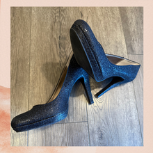 Cargue la imagen en el visor de la galería, Alfani Maddy Black Glitter Round Toe Pump Heels (Pre-Loved) Size 11M
