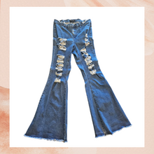 Carregue a imagem no visualizador da Galeria, Almost Famous Dark Wash Shredded High-Rise Flare Jeans (Pre-Loved) Size 14
