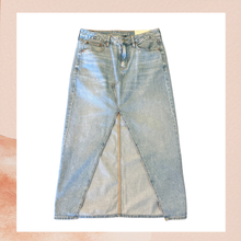 Carregue a imagem no visualizador da Galeria, American Eagle Light Wash Denim Maxi Split Front Skirt NWT Size 6
