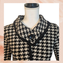 Carregue a imagem no visualizador da Galeria, Anne Klein Wool Gray &amp; Black Houndstooth Bolero (Pre-Loved) Medium
