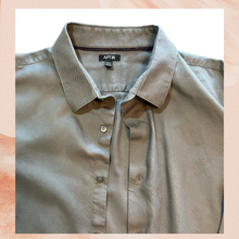 Laden Sie das Bild in den Galerie-Viewer. Apt. 9 Gray Soft Long Sleeve Button-Down Shirt (Pre-Loved) XXL
