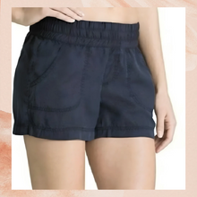 Carregue a imagem no visualizador da Galeria, Athleta Black Benicia Casual Shorts NWT Size 14
