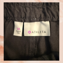 Carregue a imagem no visualizador da Galeria, Athleta Black Benicia Casual Shorts NWT Size 14
