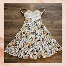 Carregue a imagem no visualizador da Galeria, Avec Les Filles Floral Butterfly Fit &amp; Flare Midi Dress (Pre-Loved) Size 6
