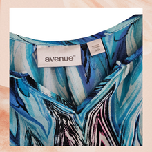 Carregue a imagem no visualizador da Galeria, Avenue Aqua Blue Print Sleeveless Blouse (Pre-Loved) 26/28 (3X)
