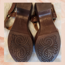 Carica l&#39;immagine nel visualizzatore della galleria, BOC Chestnut Brown Natasha Clogs (Pre-Loved) Size 7
