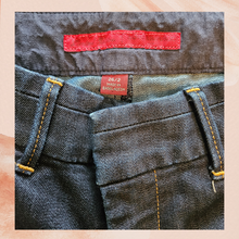 Load image into Gallery viewer, Banana Republic Limited Edition Dark Wash Capri Jeans (Pre-Loved) Size 26/2

