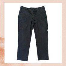 Chargez l'image dans la visionneuse de la galerie, Banana Republic Black Avery Straight Ankle Pants (Pre-Loved) Size 6
