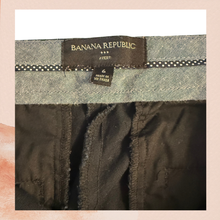Chargez l'image dans la visionneuse de la galerie, Banana Republic Black Avery Straight Ankle Pants (Pre-Loved) Size 6
