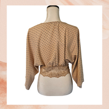 Carregue a imagem no visualizador da Galeria, Beige Lace Front-Tie Wide Sleeve Bolero (Pre-Loved) Small
