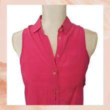 Carregue a imagem no visualizador da Galeria, Bella Luxx Fuchsia Silk Sleeveless Blouse (Pre-Loved) Size Small
