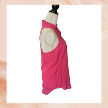 Carregue a imagem no visualizador da Galeria, Bella Luxx Fuchsia Silk Sleeveless Blouse (Pre-Loved) Size Small
