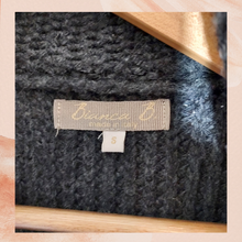 Cargue la imagen en el visor de la galería, Bianca B. Dark Gray Thick Knit Button-Front Sweater Jacket (Pre-Loved) Small
