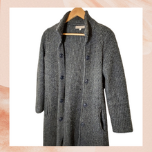 Cargue la imagen en el visor de la galería, Bianca B. Dark Gray Thick Knit Button-Front Sweater Jacket (Pre-Loved) Small
