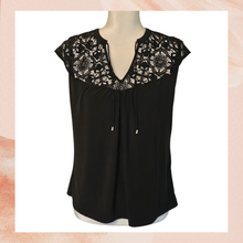 Carregue a imagem no visualizador da Galeria, Black Crochet Lace Cap Sleeve Blouse (Pre-Loved) Small
