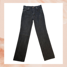 Laden Sie das Bild in den Galerie-Viewer. Black Wrangler Cowboy Cut Straight Leg Jeans (Pre-Loved) W31 L34
