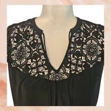 Carregue a imagem no visualizador da Galeria, Black Crochet Lace Cap Sleeve Blouse (Pre-Loved) Small
