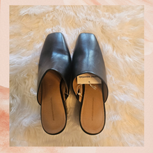 Cargue la imagen en el visor de la galería, Black Square Toe Block Heel Slip-On Mule NWT Size 9.5
