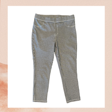 Carregue a imagem no visualizador da Galeria, Black &amp; White Houndstooth Cropped Jeggings (Pre-Loved) Size Large 12-14
