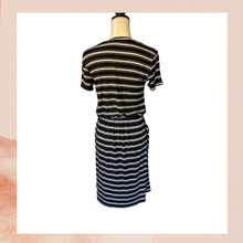 Carregue a imagem no visualizador da Galeria, Black &amp; White Striped Soft Knit Short Sleeve Midi Dress (Pre-Loved) Size Medium
