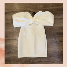 Load image into Gallery viewer, Blue Blush White Strapless Bow-Front Off-Shoulder Mini Dress NWT Size Medium
