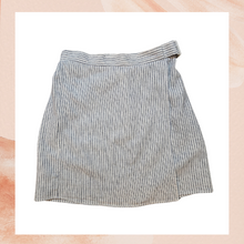 Carregue a imagem no visualizador da Galeria, Blue &amp; White Linen Striped Wrap Mini Skirt (Pre-Loved) Medium
