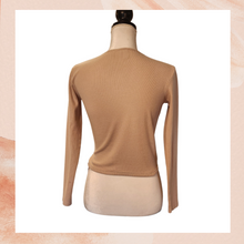 Chargez l&#39;image dans la visionneuse de la galerie, CW Tan Ribbed Cropped Surplus Wrap Shirt (Pre-Loved) XS
