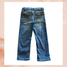 Laden Sie das Bild in den Galerie-Viewer. Calvin Klein Boy&#39;s Slim Fit Straight Jeans (Pre-Loved) Size 4
