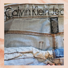 Carregue a imagem no visualizador da Galeria, Calvin Klein Medium Wash Bootcut Jeans (Pre-Loved) Size 18W
