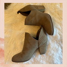 Laden Sie das Bild in den Galerie-Viewer. Carlos Santana Cool Brown Suede Cut-Out Block Heel Ankle Booties (Pre-Loved) Size 9.5
