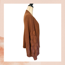 Cargue la imagen en el visor de la galería, Chestnut Brown Tight Knit Balloon Sleeve Cardigan (Pre-Loved) One Size
