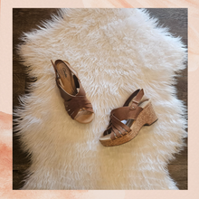 Carregue a imagem no visualizador da Galeria, Clarks Brown Cork Wedge Heel Sandals (Pre-Loved) Size 7.5
