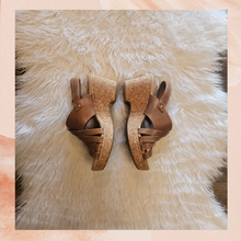 Carregue a imagem no visualizador da Galeria, Clarks Brown Cork Wedge Heel Sandals (Pre-Loved) Size 7.5
